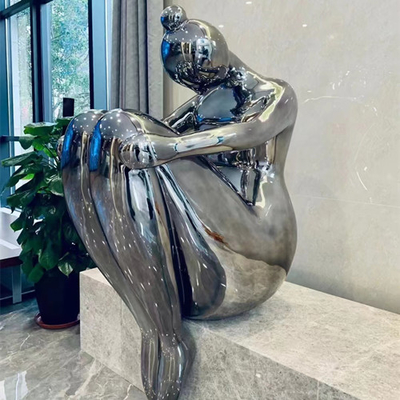 Figura humana Art Sculpture de la mujer del extracto decorativo del metal que se sienta