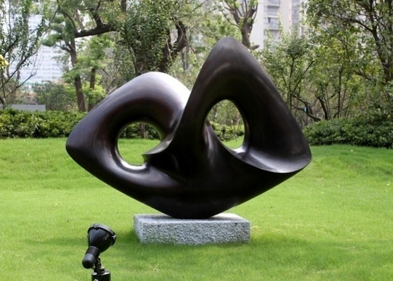 El hotel modificó la escultura abstracta de acero inoxidable al aire libre del metal para requisitos particulares de la cinta
