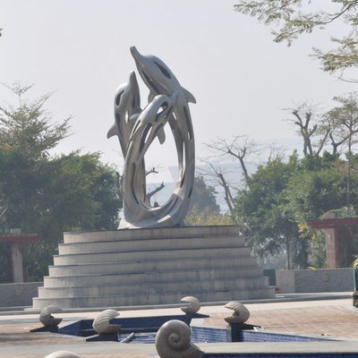El chorreo de arena de acero inoxidable de la escultura del jardín del espejo grande del extracto modificó para requisitos particulares