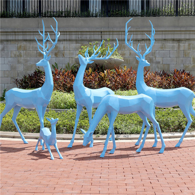 Esculturas animales de la fibra de vidrio de los ciervos del jardín de tamaño natural geométrico de encargo de la estatua