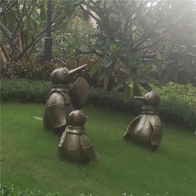 Escultura decorativa al aire libre del pingüino de las estatuas de bronce hechas a mano del jardín