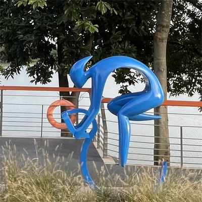 El jardín al aire libre de la pintura de la bicicleta del paseo esculpe a Art Metal Colorful