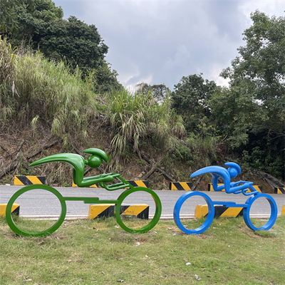 El jardín al aire libre de la raza de ciclo esculpe hecho a mano multicolor para el parque temático