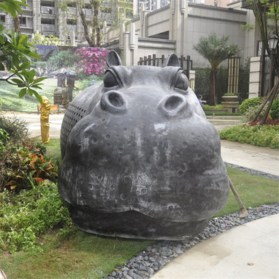 El animal grande del jardín del hipopótamo de bronce esculpe el latón de cobre del molde moderno