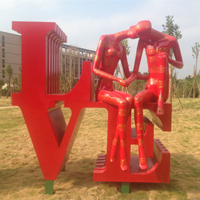Extracto decorativo de baile de la escultura del metal de los amantes de la muestra del amor para el centro de ciudad