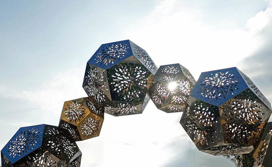 El oro plateó el acero inoxidable hueco público de Art Decorative Metal Sculpture Large