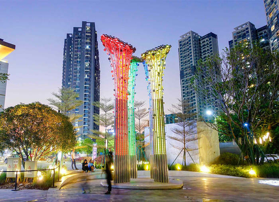 Las esculturas de acero inoxidables de plata del cuadrado resumen la escultura al aire libre del árbol del metal