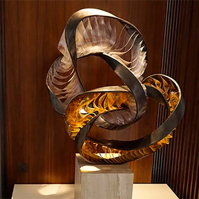 Escultura moderna abstracta interior de Bush del espejo torcida para la exhibición