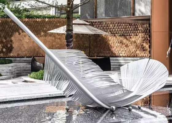 La piscina al aire libre de la pluma hecha a mano esculpe 3D el metal de acero inoxidable Art Sculpture
