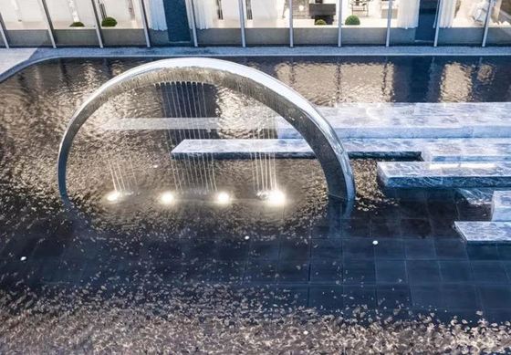 Esculturas de acero inoxidables del espacio público del semicírculo decorativas para la fuente