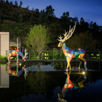 Escultura grande decorativa de los ciervos del metal de las estatuas al aire libre geométricas de la fibra de vidrio