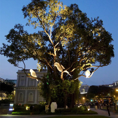 Acero luminoso del metal del parque del pájaro de la fibra de vidrio al aire libre de la escultura decorativo para los árboles