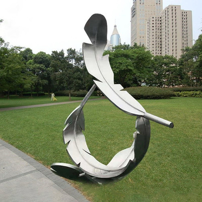 Alta pluma creativa Matte Metal Sculpture decorativo del jardín de 200 cm
