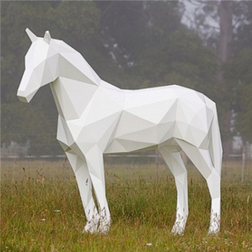 El animal grande del jardín del caballo del metal esculpe la geometría realista para la ciudad