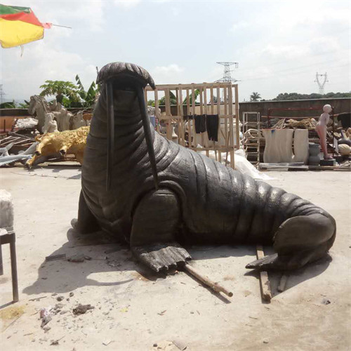 El jardín animal de bronce de la morsa de tamaño natural del mar esculpe al aire libre para la decoración