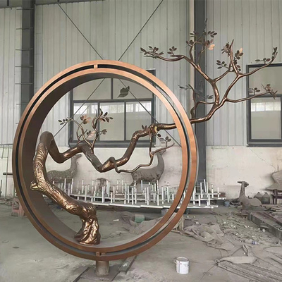 Las estatuas de bronce del jardín del estilo chino circundan la escultura al aire libre del árbol modificada para requisitos particulares